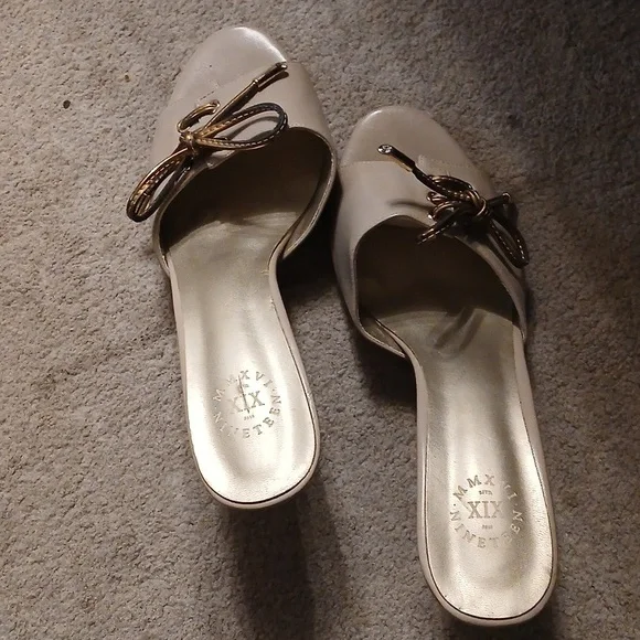 XIX Nineteen Size 9 Beige/cream Heels with Bows - Picture 8 of 11